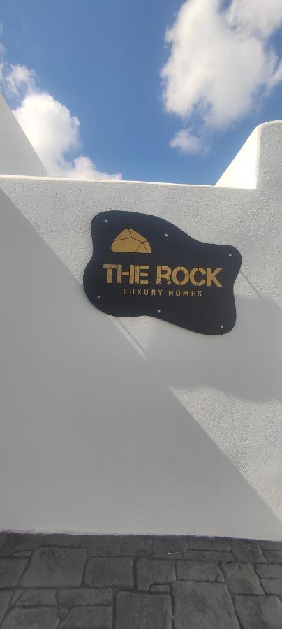 The Rock Luxury Homes Mesaria Buitenkant foto
