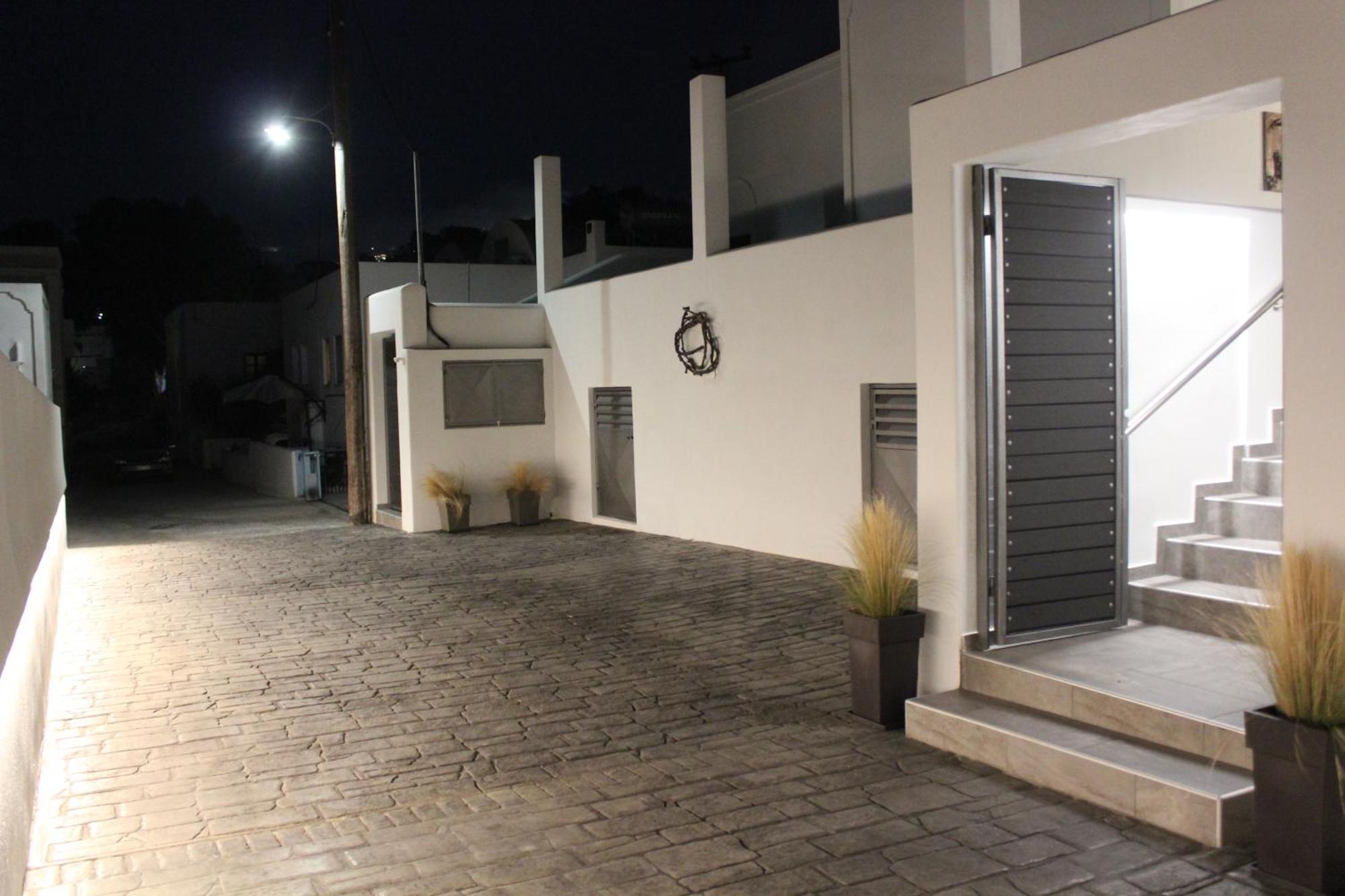 The Rock Luxury Homes Mesaria Buitenkant foto