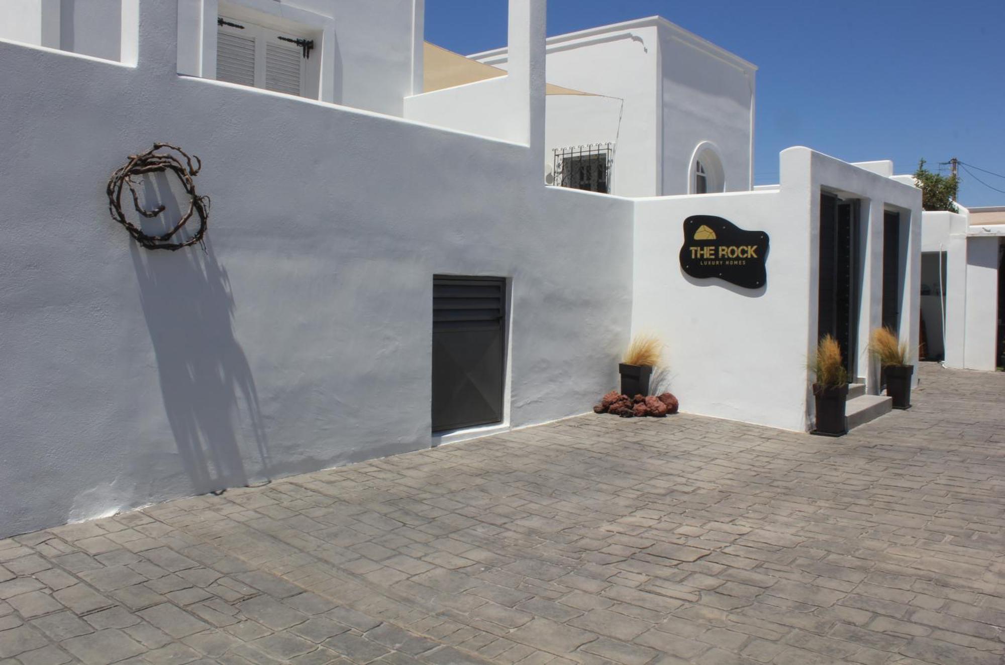 The Rock Luxury Homes Mesaria Buitenkant foto