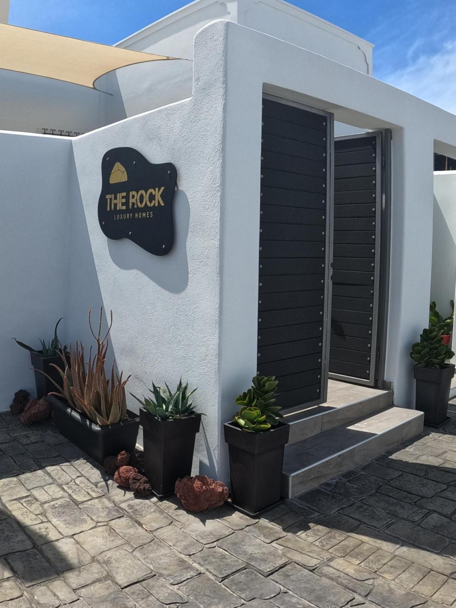 The Rock Luxury Homes Mesaria Buitenkant foto